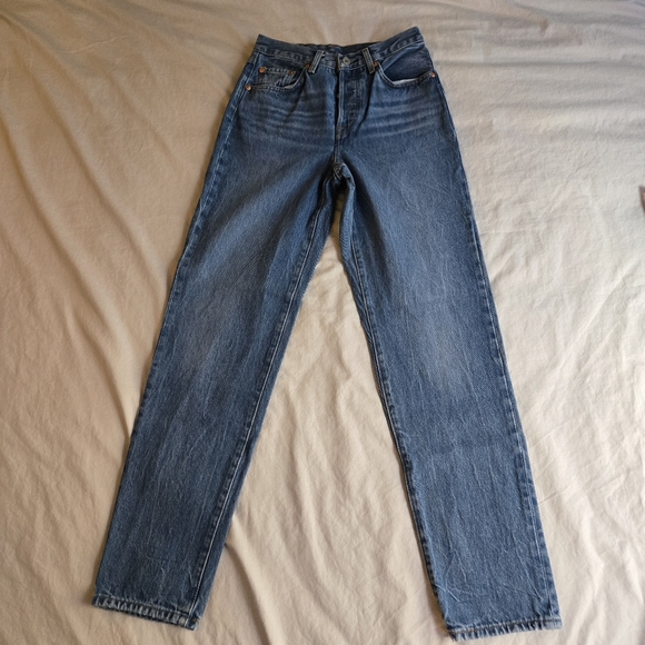 Levi's 501 '81 size 24W x 31L High Rise Straight Leg Medium Blue Wash Denim - Picture 1 of 10